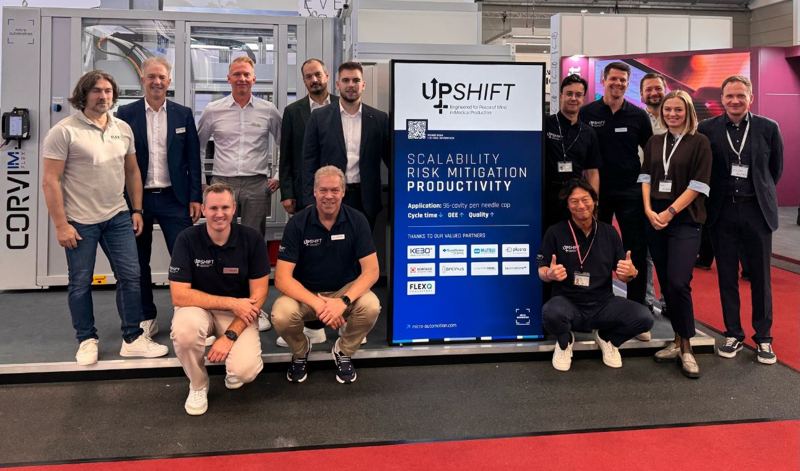 Projektteam der Fertigungszelle UPSHIFT auf der Fakuma 2026 – FLEXQ als Technologiepartner